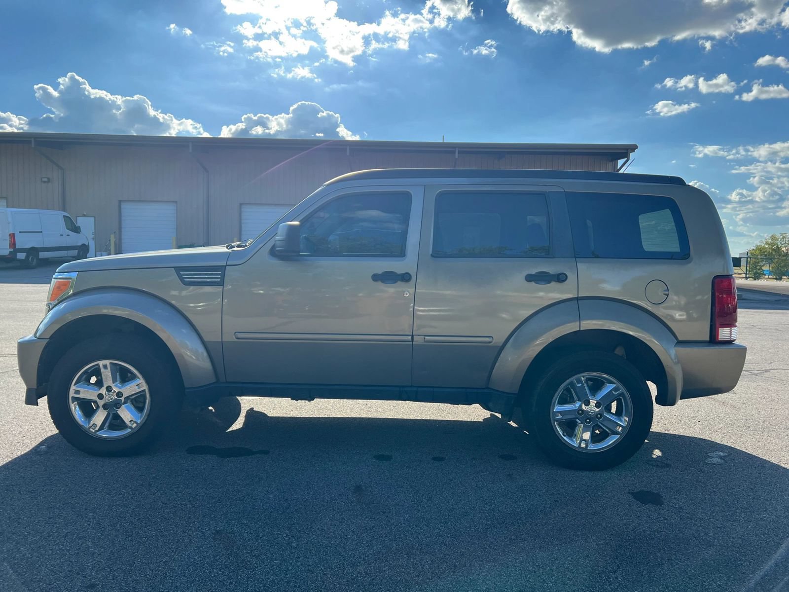 Used 2007 Dodge Nitro SLT RWD image 2