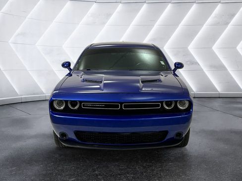 Used 2021 Dodge Challenger SXT image 2