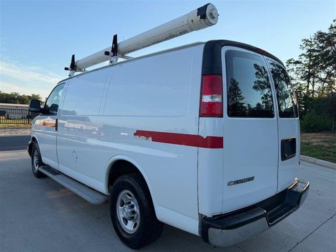 Used 2018 Chevrolet Express 2500 w/ Driver Convenience Package RWD image 3