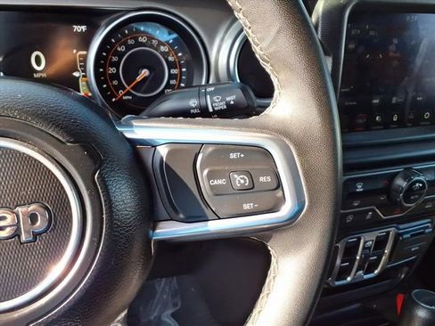 Used 2023 Jeep Gladiator Overland image 18