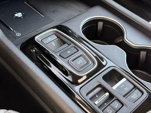 Certified 2025 Honda Pilot Touring image 34