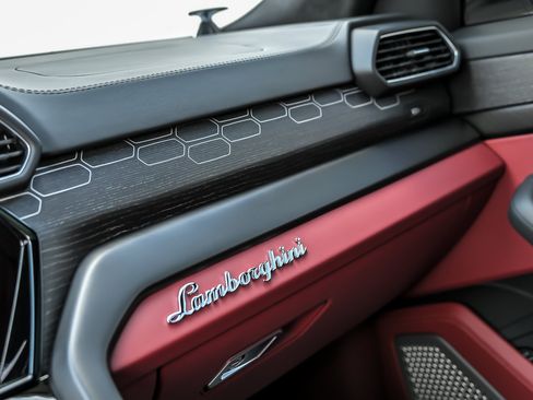 Used 2022 Lamborghini Urus AWD/4WD image 49