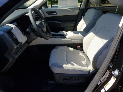 New 2026 Nissan Pathfinder SL w/ SL Premium Package AWD/4WD image 17