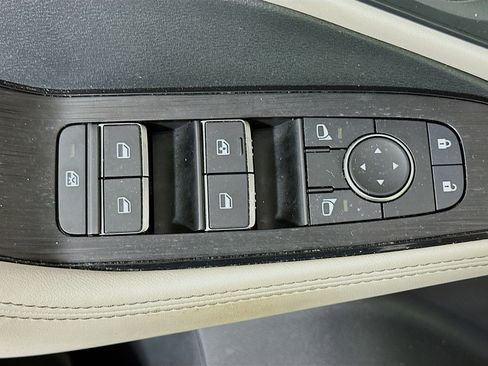 Used 2023 Nissan Rogue SL w/ SL Premium Package image 15