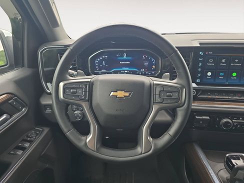 Used 2023 Chevrolet Silverado 1500 LT w/ Safety Package AWD/4WD image 11