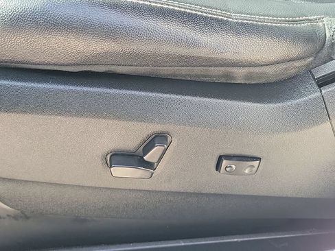 Used 2013 Chrysler Town & Country Touring-L w/ Driver Convenience Group FWD image 22