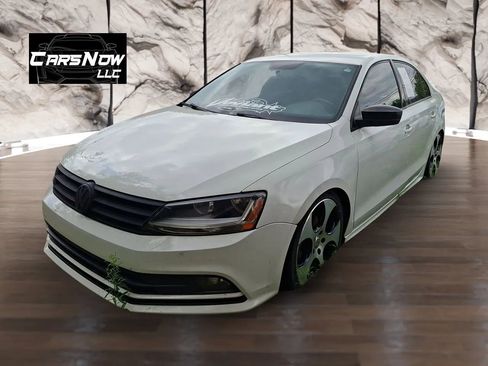 Used 2016 Volkswagen Jetta Sport FWD image 3