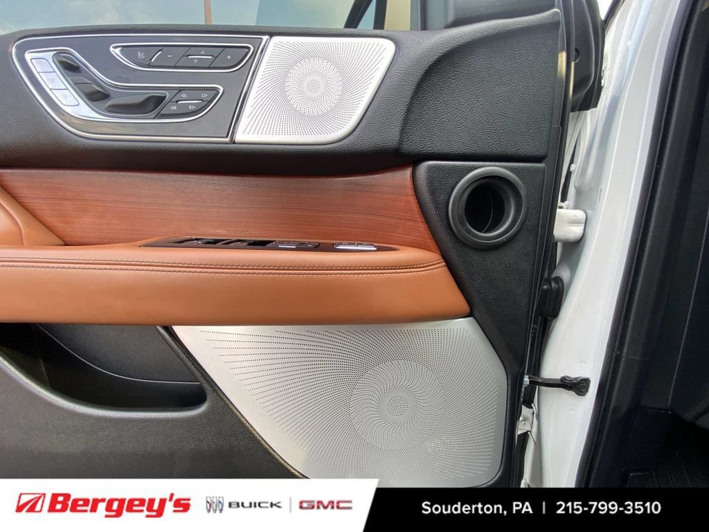 Used 2020 Lincoln Navigator Reserve w/ Equipment Group 208A Reserve AWD/4WD image 27