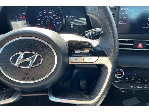 Used 2021 Hyundai Elantra SEL image 19