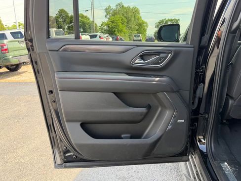 Used 2023 Chevrolet Suburban RST w/ Sport Performance Package AWD/4WD image 17