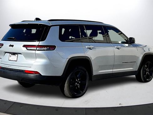 Used 2023 Jeep Grand Cherokee L Laredo image 8