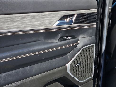 Used 2022 Jeep Wagoneer Series III image 17