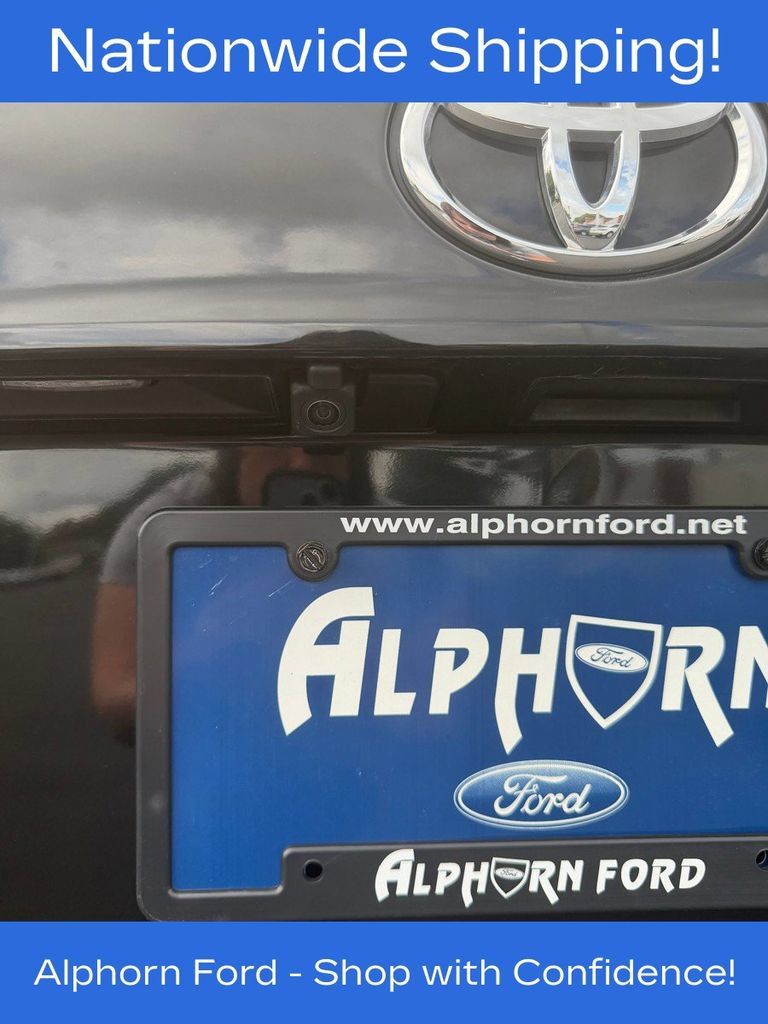 Used 2024 Toyota Highlander LE AWD/4WD image 6