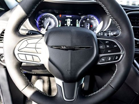 New 2026 Chrysler Pacifica Select image 12