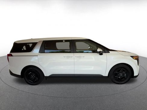 Used 2026 Kia Carnival FWD image 16