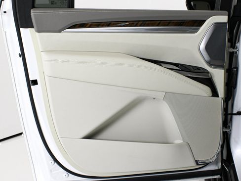 Used 2025 Cadillac Escalade ESV Sport Platinum RWD image 37