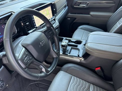 Used 2025 Chevrolet Silverado 1500 ZR2 w/ Technology Package AWD/4WD image 9