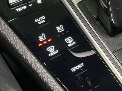 Certified 2023 Porsche Cayenne w/ Premium Package image 32