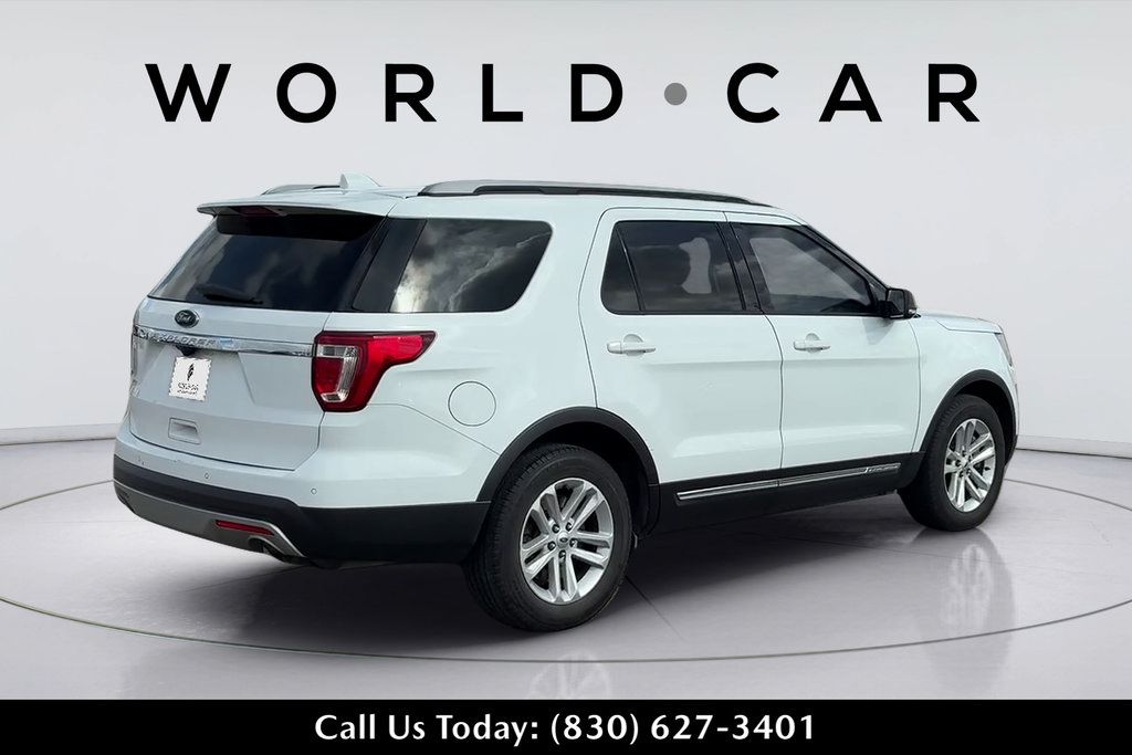 Used 2017 Ford Explorer XLT w/ Equipment Group 202A FWD image 5