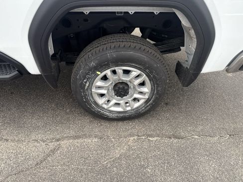 New 2026 GMC Sierra 2500 SLE image 9