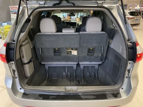 Used 2019 Toyota Sienna XLE image 23