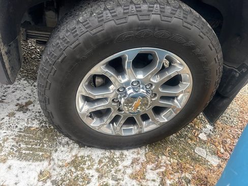 Used 2024 Chevrolet Silverado 2500 LTZ w/ LTZ Convenience Package image 28