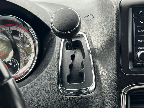 Used 2019 Dodge Grand Caravan SXT FWD image 21