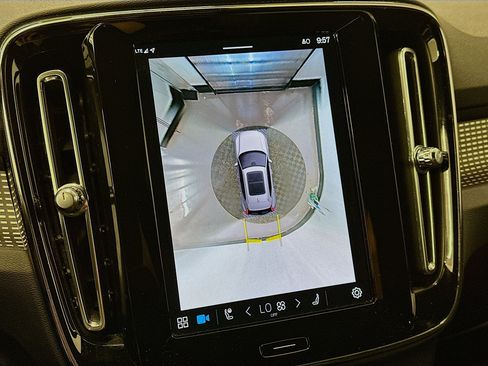 Used 2022 Volvo XC40 P8 Recharge Ultimate image 23