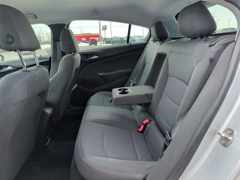 Used 2019 Chevrolet Cruze LT image 19