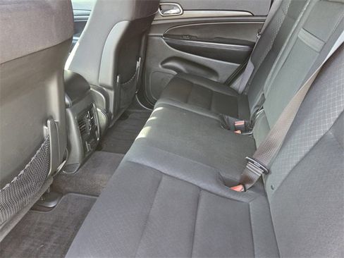 Used 2019 Jeep Grand Cherokee Laredo image 11