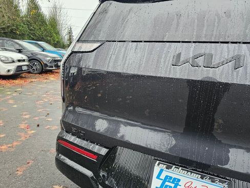 New 2026 Kia EV9 Land image 25