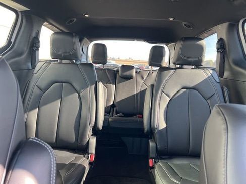 New 2026 Chrysler Pacifica Select image 10