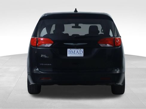 Used 2022 Chrysler Voyager LX FWD image 10