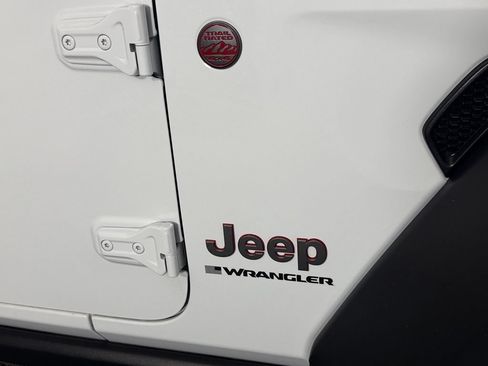 Used 2026 Jeep Wrangler Unlimited Rubicon AWD/4WD image 13