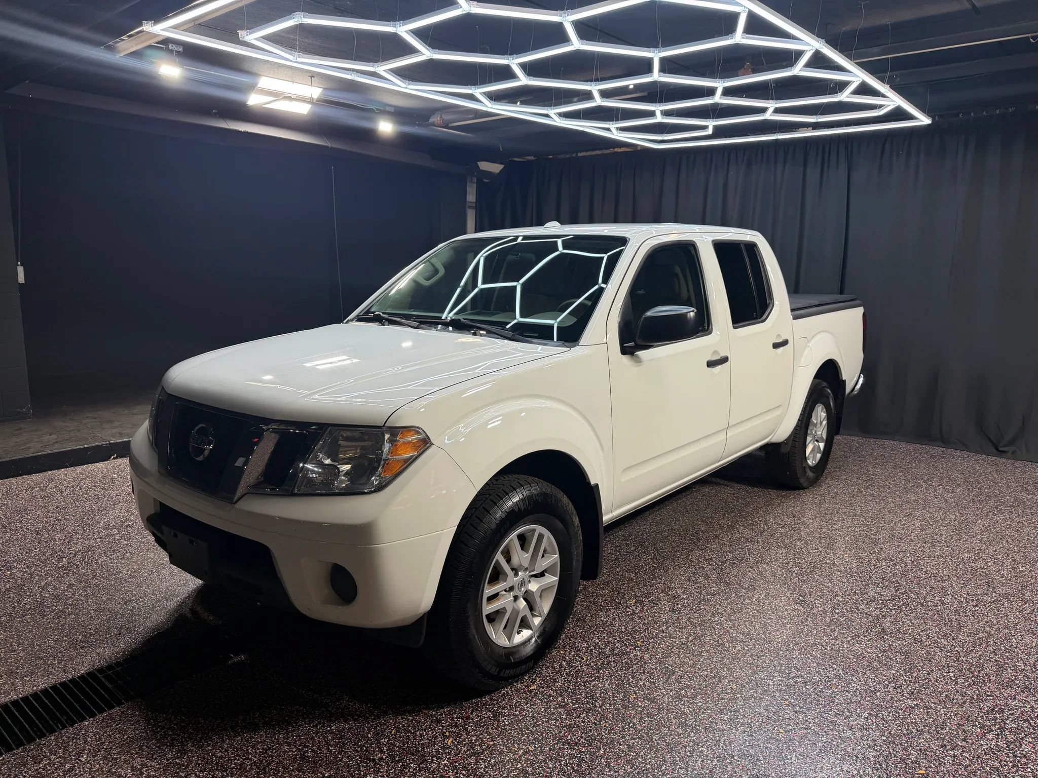 Used 2018 Nissan Frontier SV AWD/4WD image 3