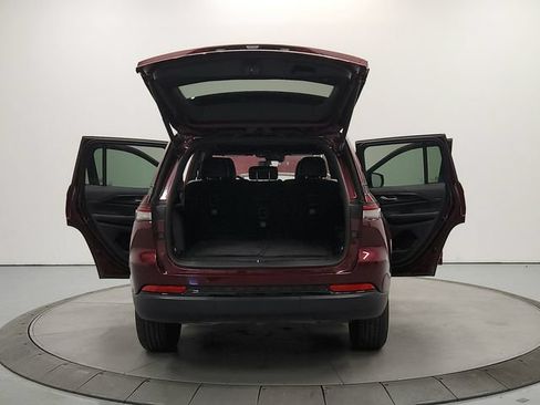 Used 2025 Jeep Grand Cherokee Altitude AWD/4WD image 15