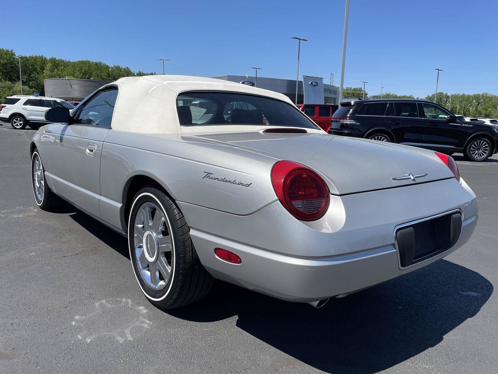 Used 2005 Ford Thunderbird RWD image 3
