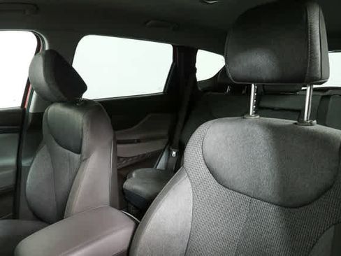 Used 2019 Hyundai Santa Fe SEL image 5