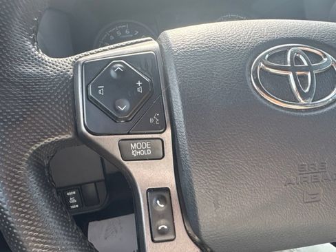 Used 2020 Toyota Tacoma TRD Sport AWD/4WD image 9