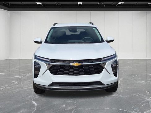 Used 2025 Chevrolet Trax LT FWD image 8