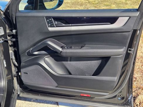 Certified 2025 Porsche Cayenne image 38