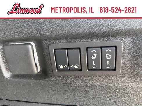 Used 2024 GMC Yukon AT4 AWD/4WD image 13