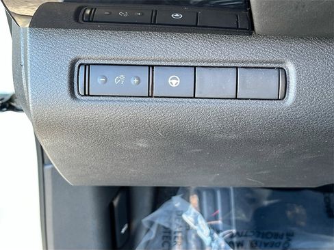 Certified 2024 Nissan Pathfinder SV image 8