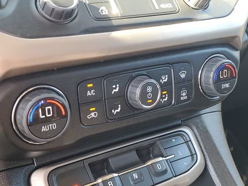 Used 2023 GMC Acadia Denali w/ Denali Ultimate Package AWD/4WD image 18