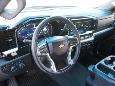 Used 2023 Chevrolet Silverado 1500 LT AWD/4WD image 18
