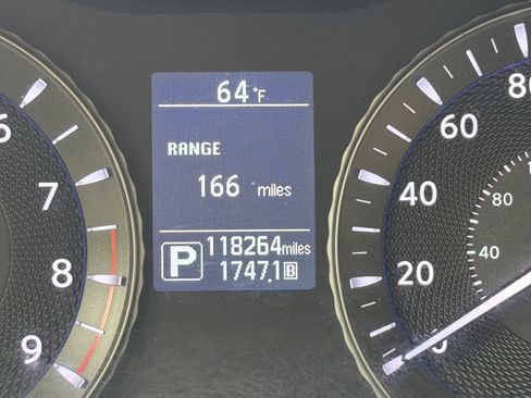 Used 2015 INFINITI Q70 3.7 RWD image 4