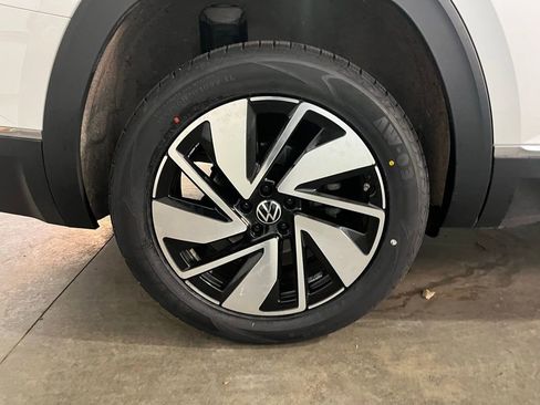 Certified 2024 Volkswagen Atlas SEL image 32
