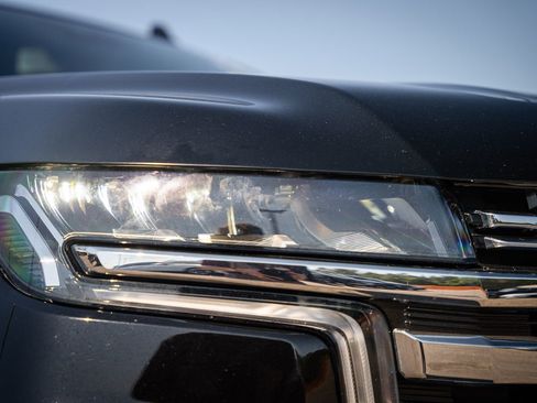 Used 2024 Chevrolet Tahoe Premier AWD/4WD image 11