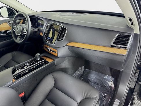 Used 2024 Volvo XC90 B6 Plus w/ Protection Package image 33