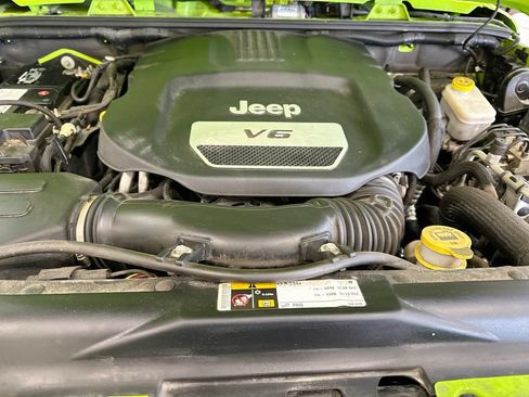 Used 2013 Jeep Wrangler Sport AWD/4WD image 30